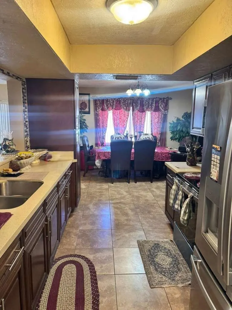 820 SW 49th Terrace