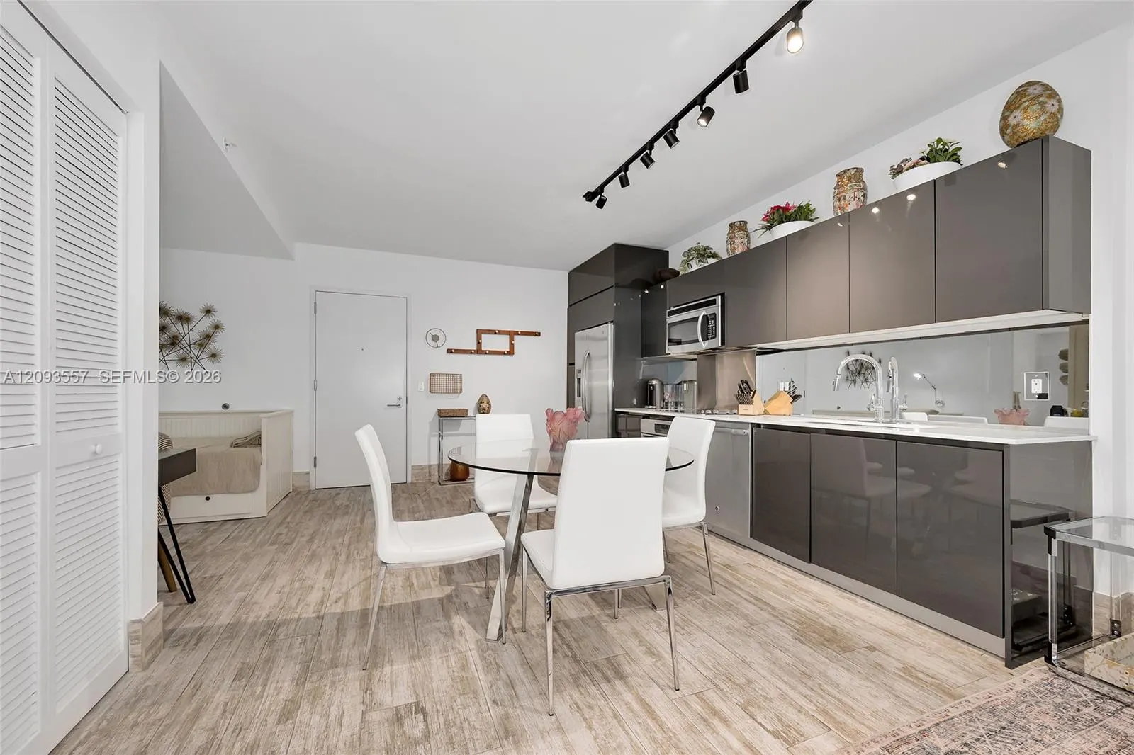 31 SE 6th Street #304