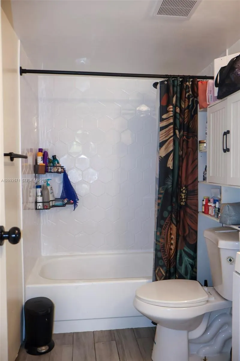 8401 Lagos De Campo Boulevard #106V