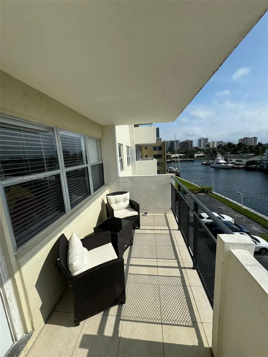 401 Golden Isles Drive #1106