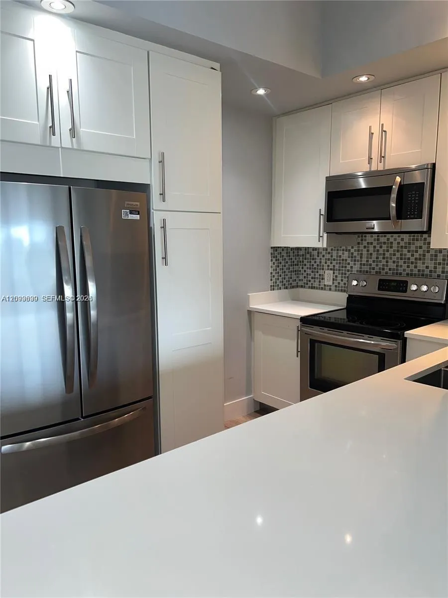401 Golden Isles Drive #1106