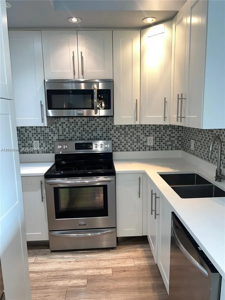 401 Golden Isles Drive #1106