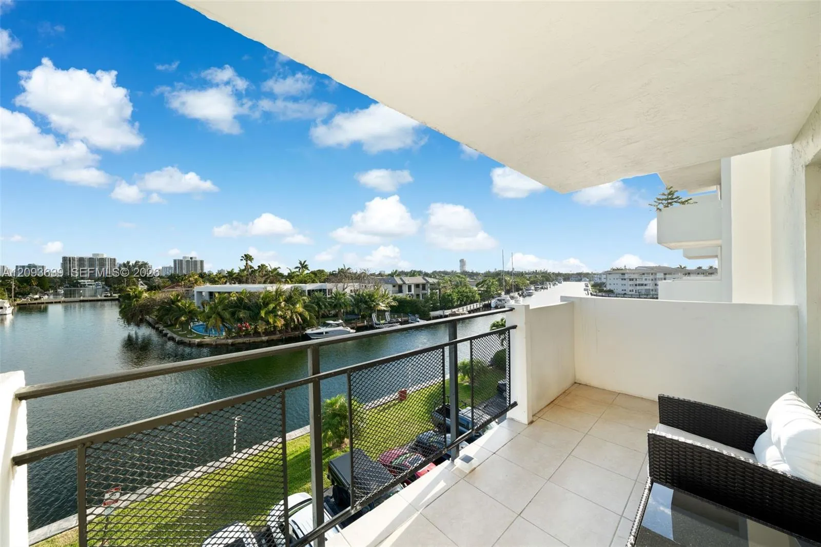 401 Golden Isles Drive #1106