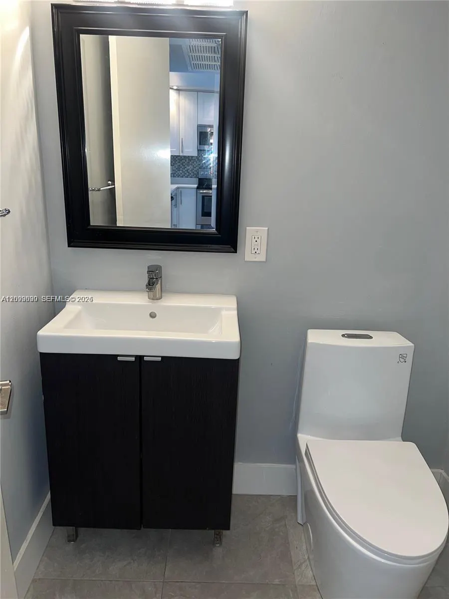 401 Golden Isles Drive #1106