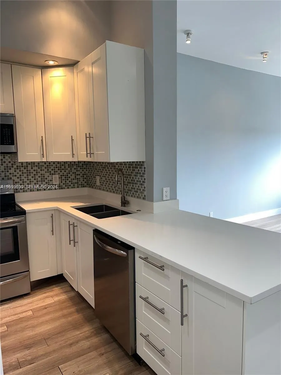 401 Golden Isles Drive #1106