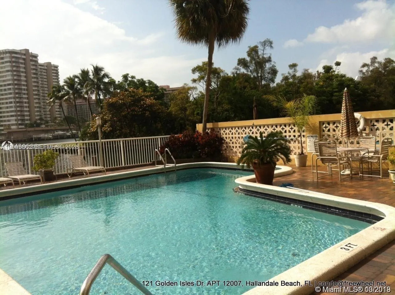 121 Golden Isles Drive #407