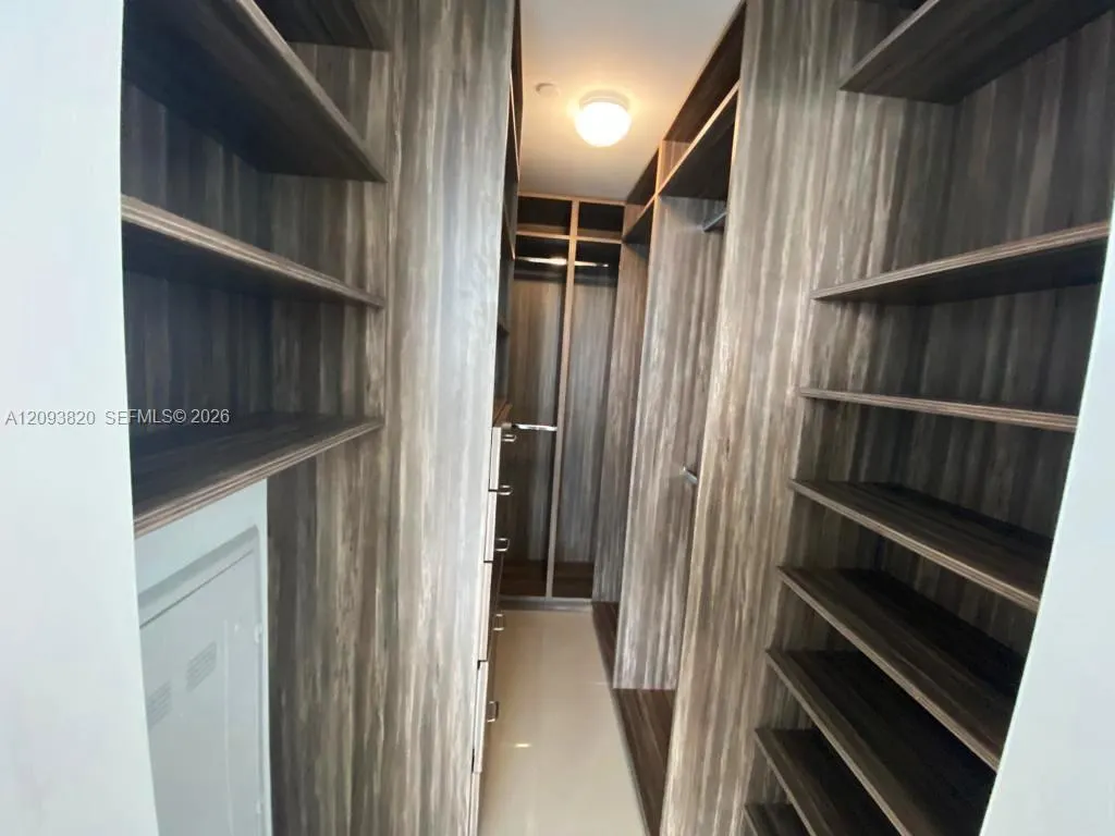 488 NE 18th Street #4905