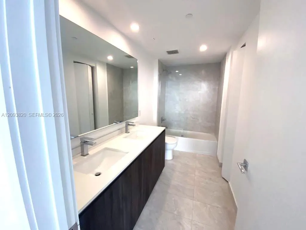 488 NE 18th Street #4905
