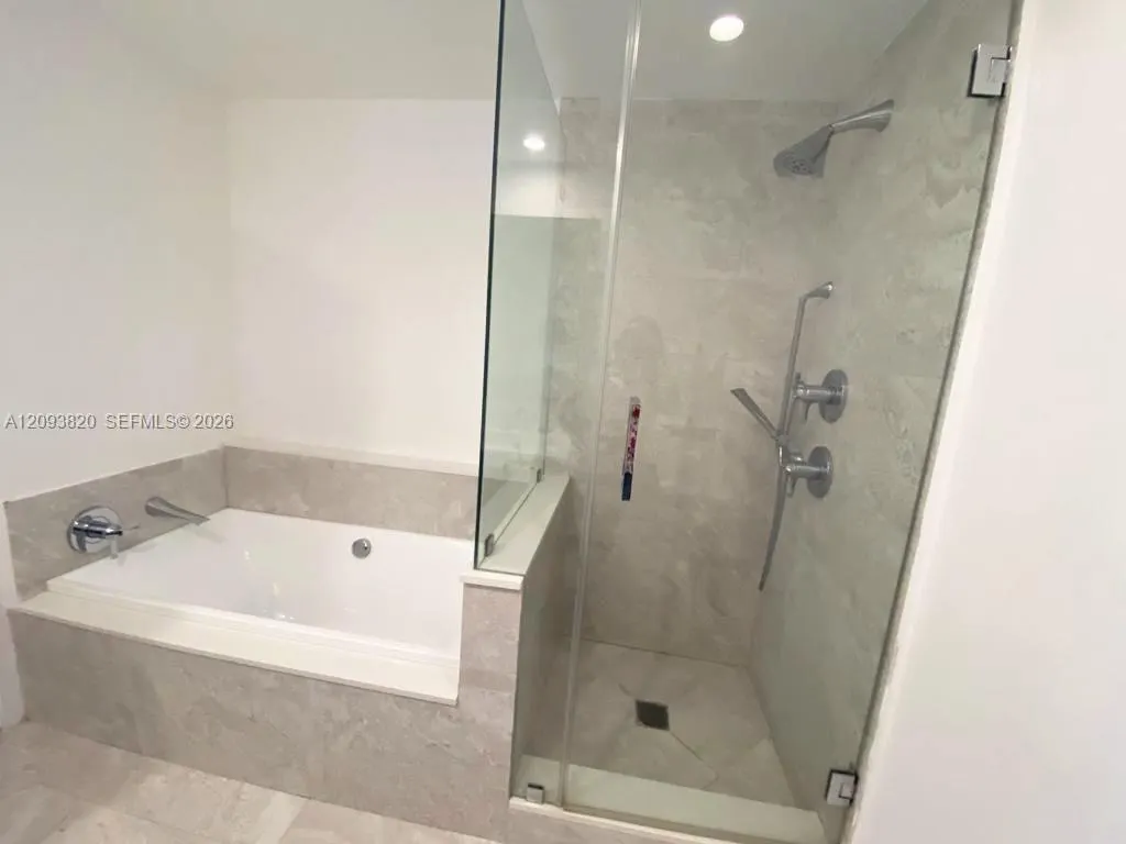 488 NE 18th Street #4905