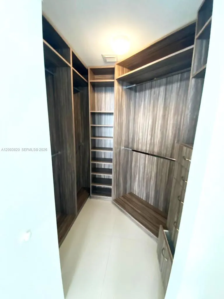 488 NE 18th Street #4905