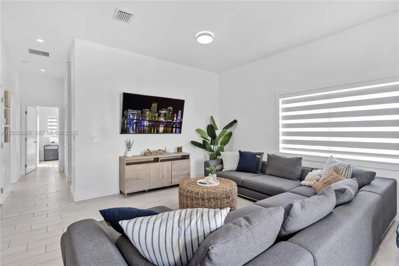 103 W Avenue A
