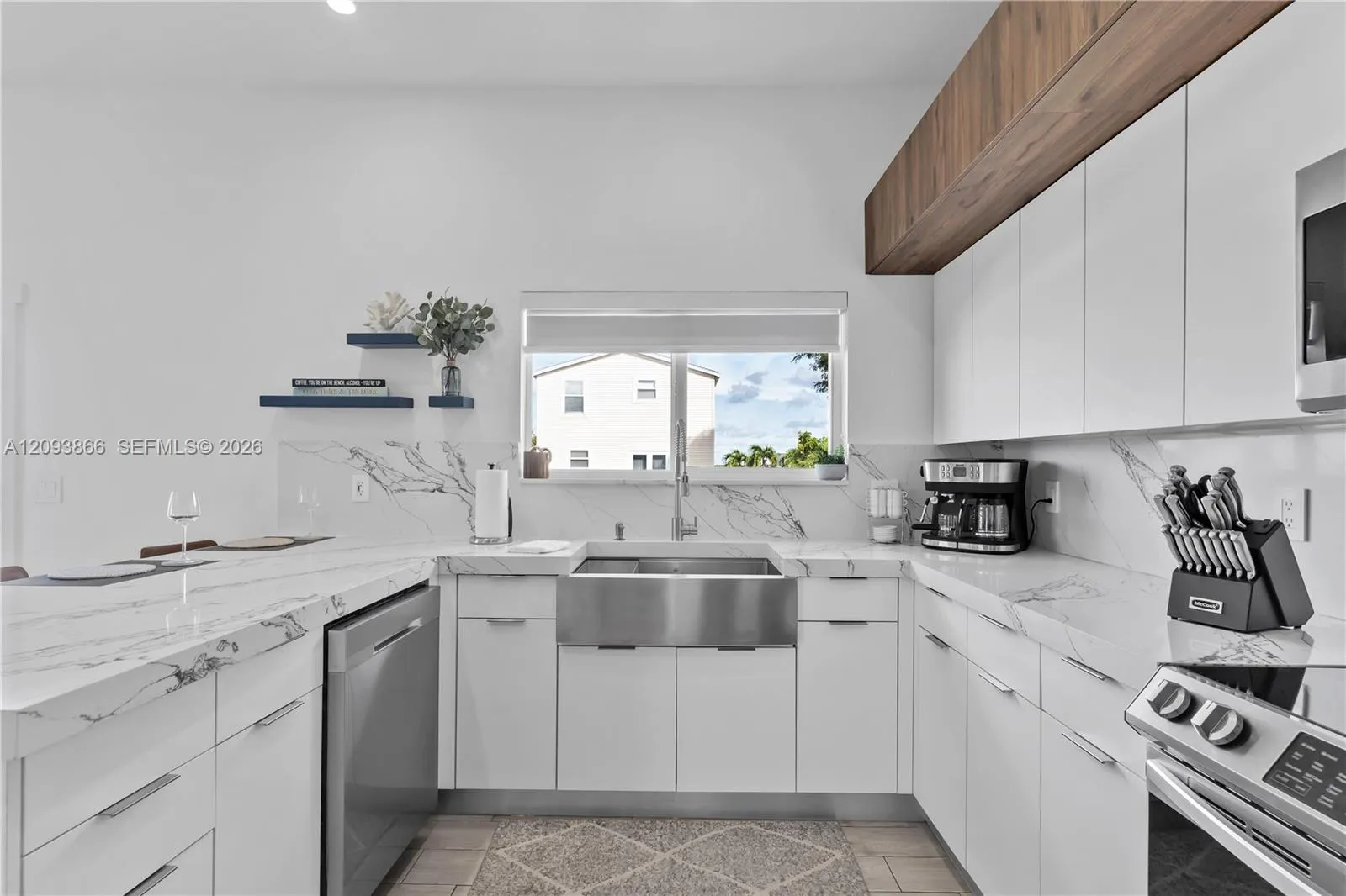 103 W Avenue A