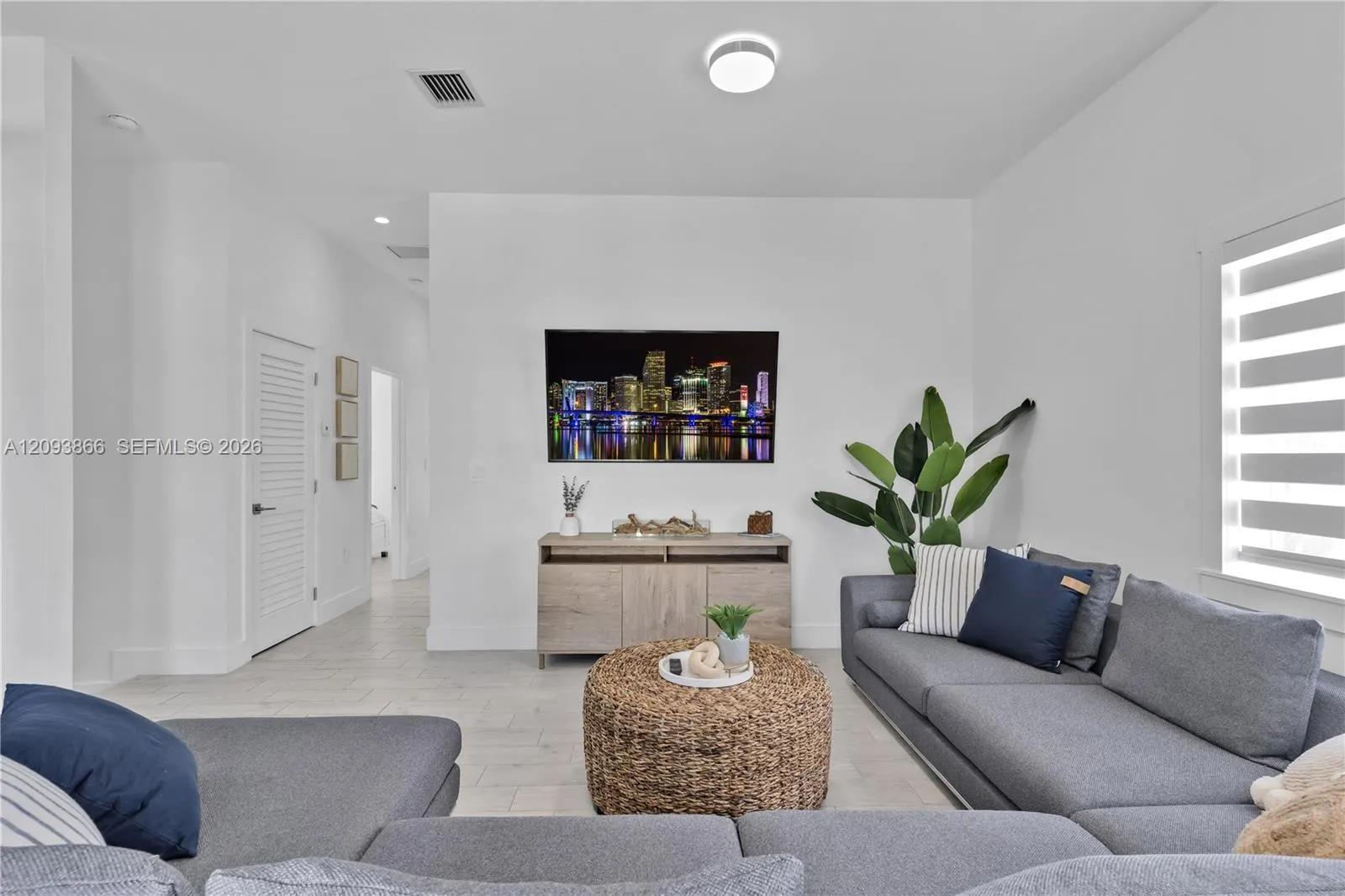 103 W Avenue A