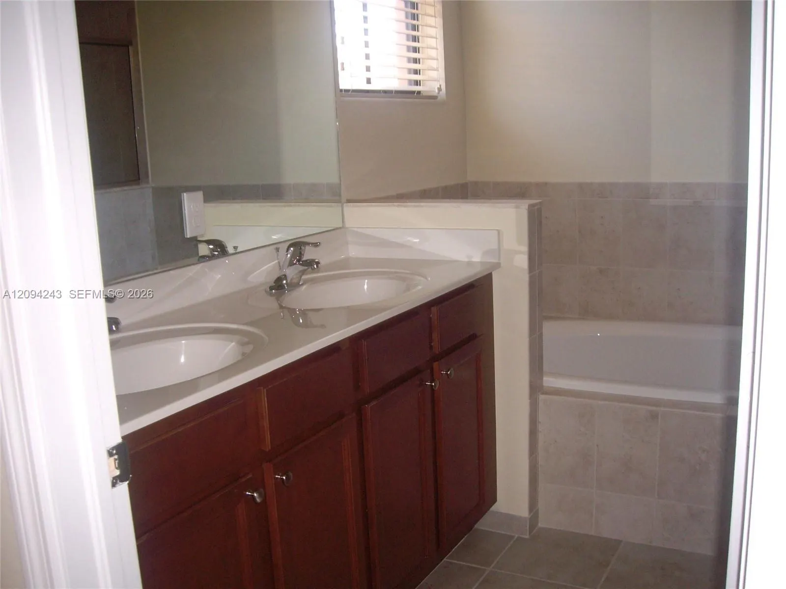 8430 Lakeview Trail
