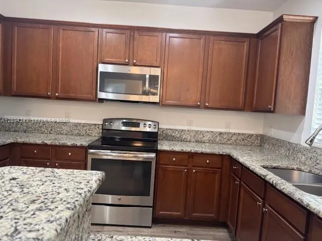 8430 Lakeview Trail