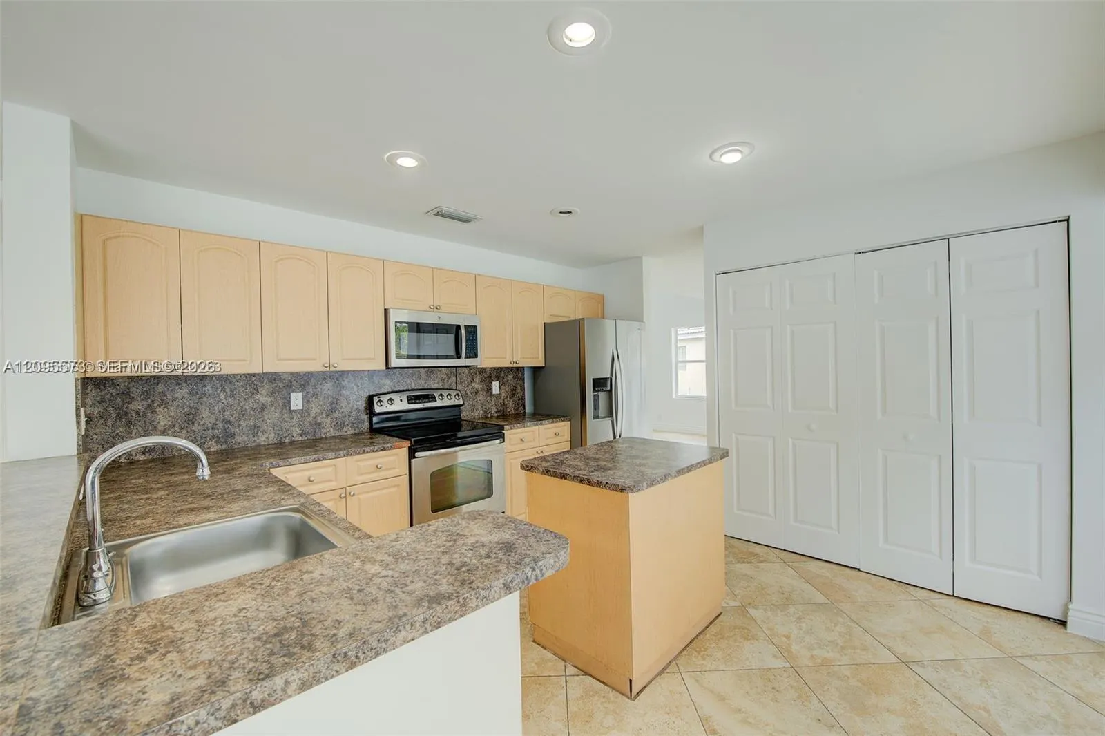 1127 SW 104th Way