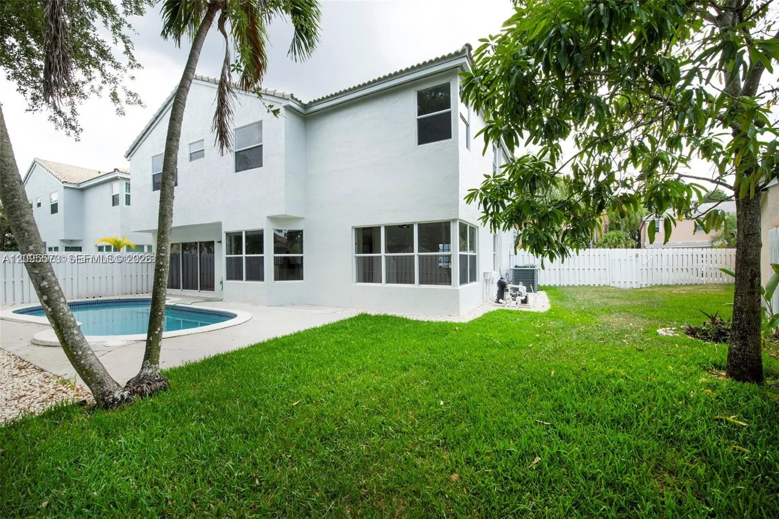 1127 SW 104th Way