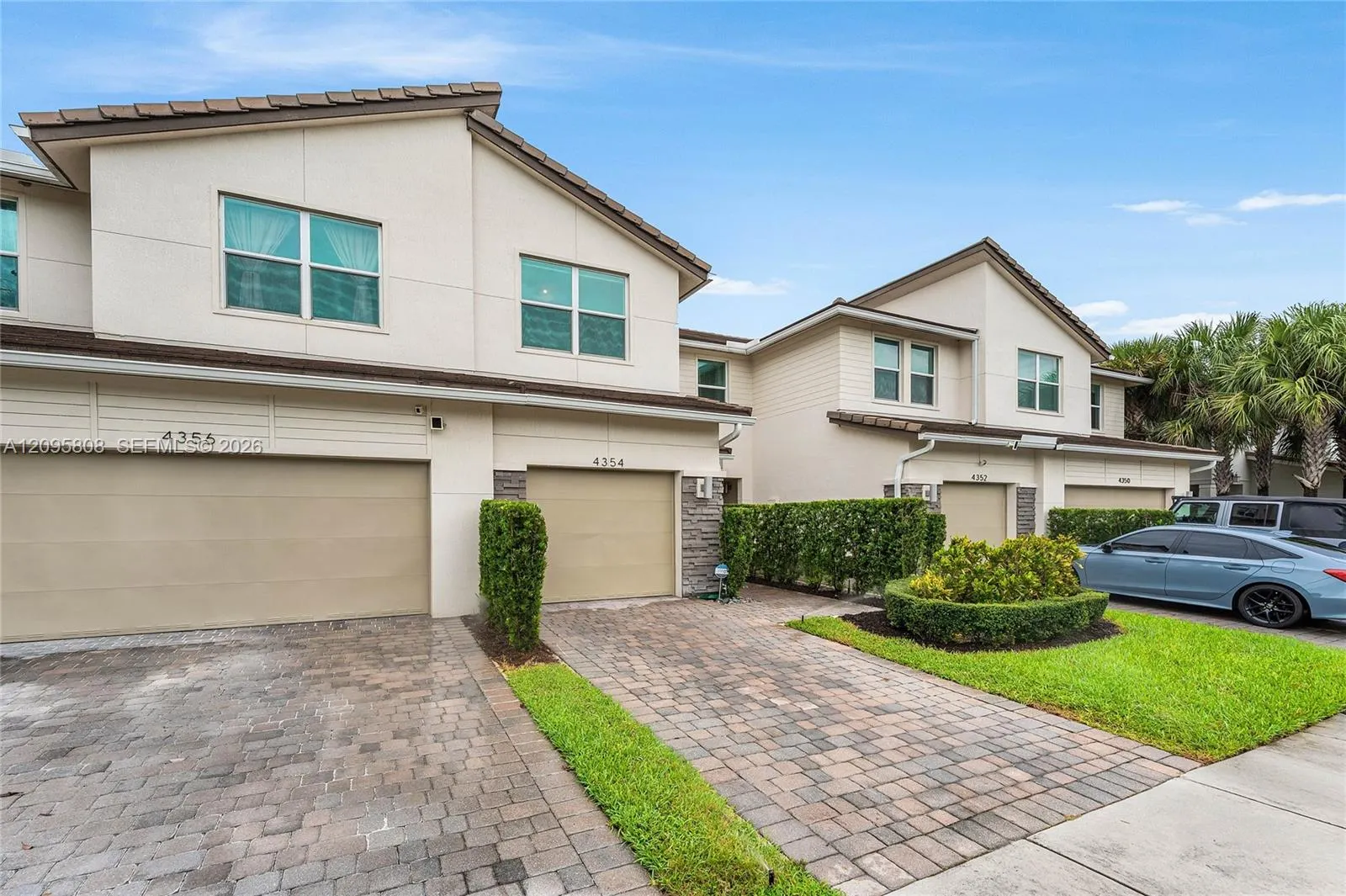 4354 Veleiros Avenue