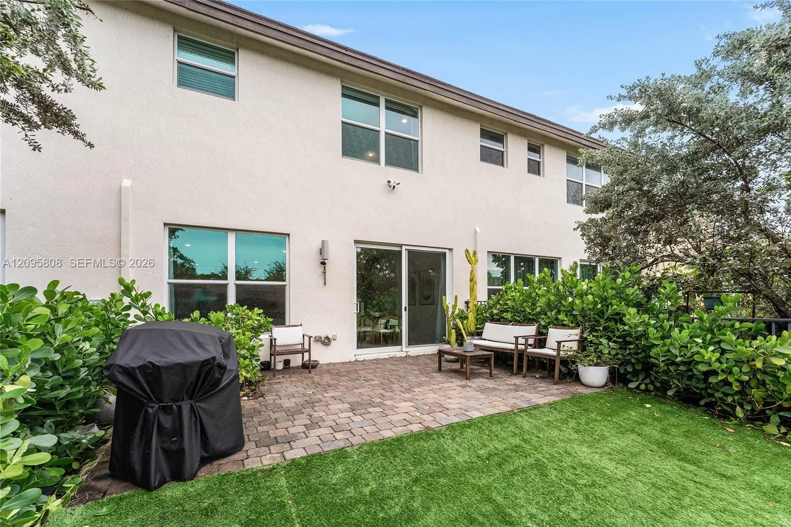 4354 Veleiros Avenue