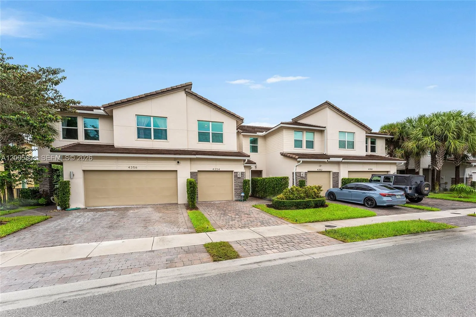 4354 Veleiros Avenue
