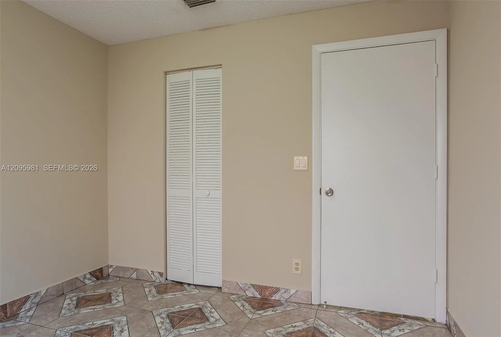 5990 W Ithaca Circle W