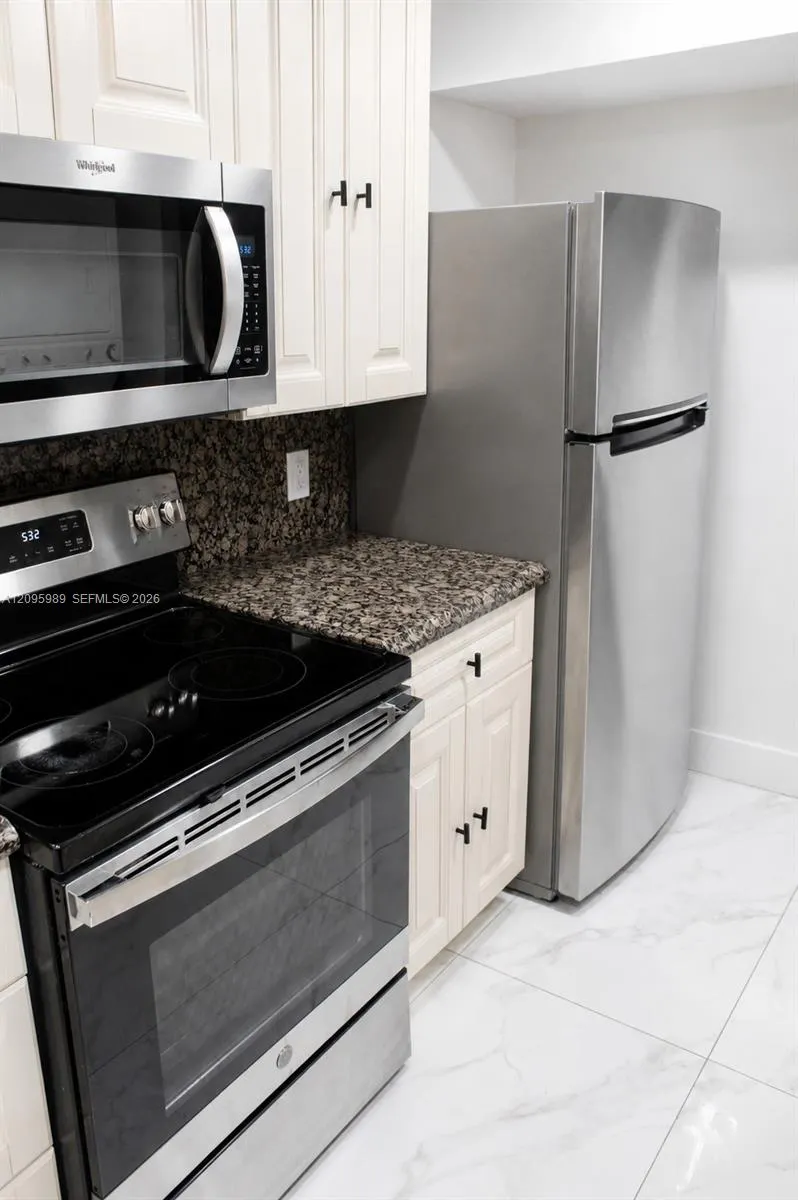 737 SE 1st Way #110