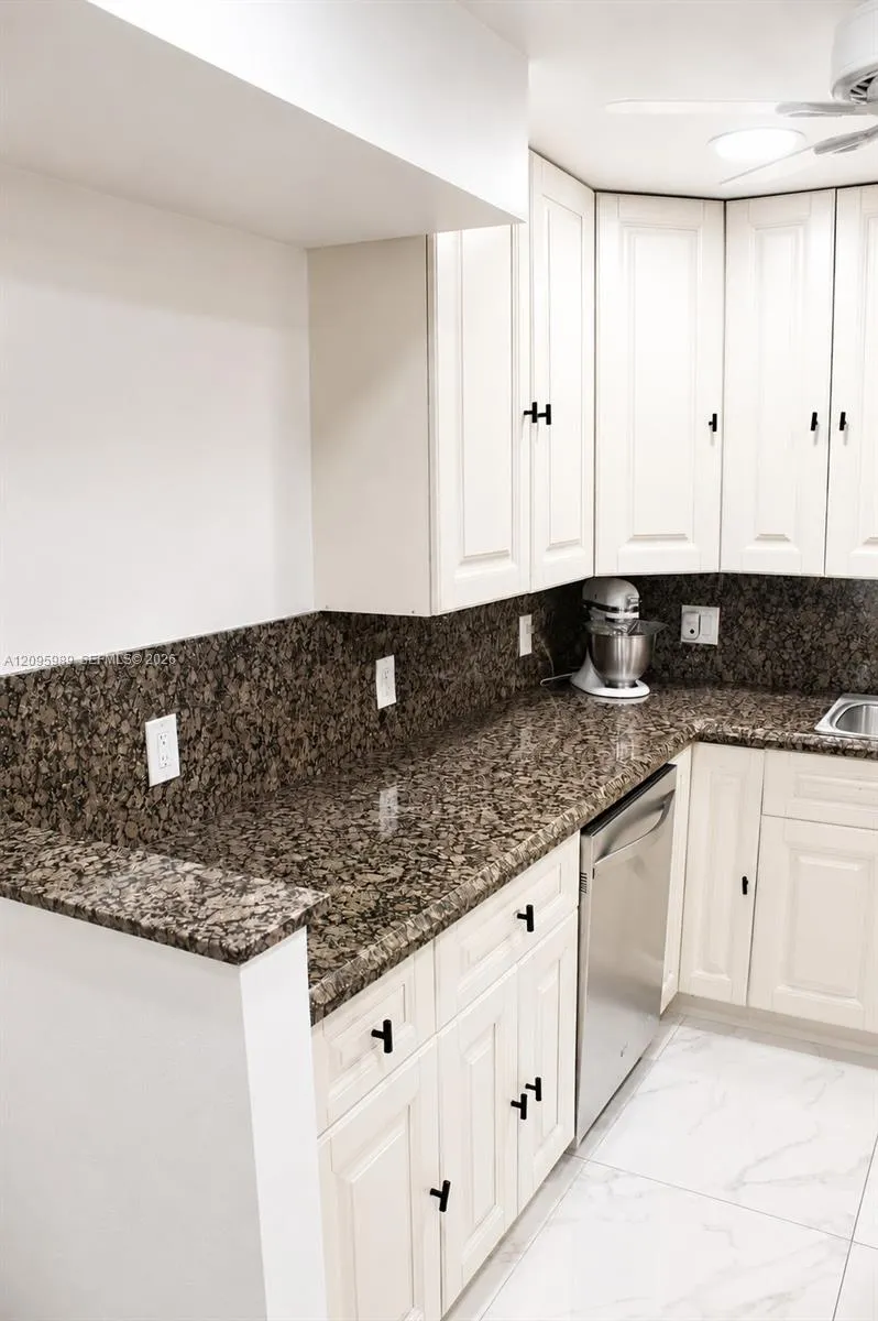 737 SE 1st Way #110