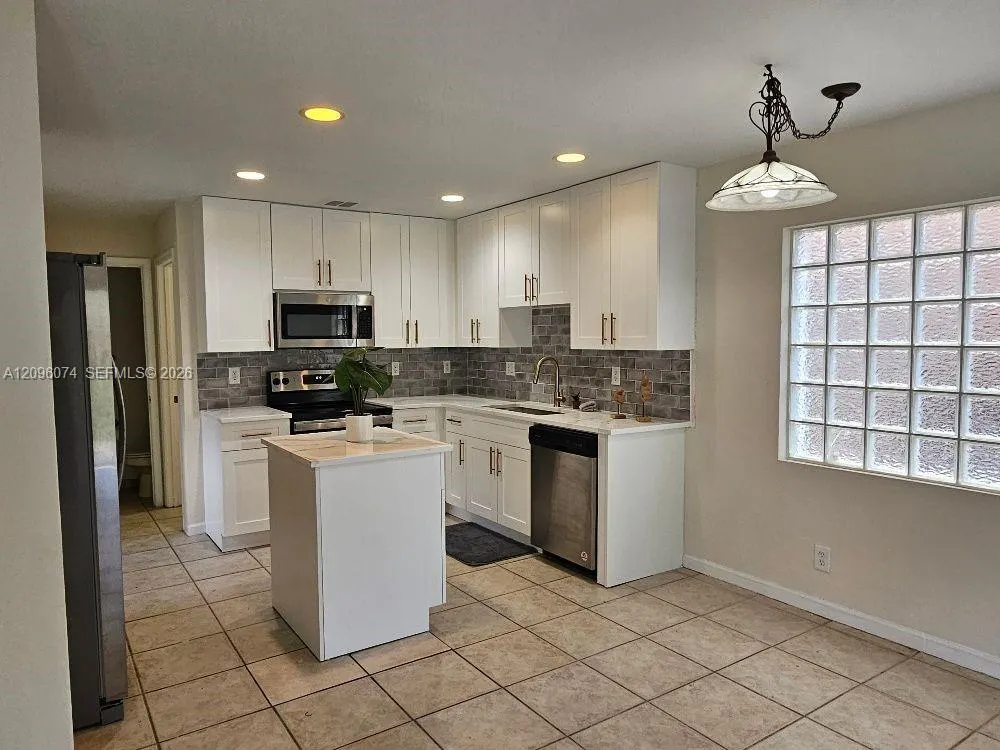 7604 Sierra Ridge Lane