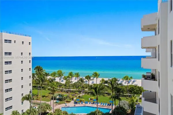 4301 Collins Avenue #901