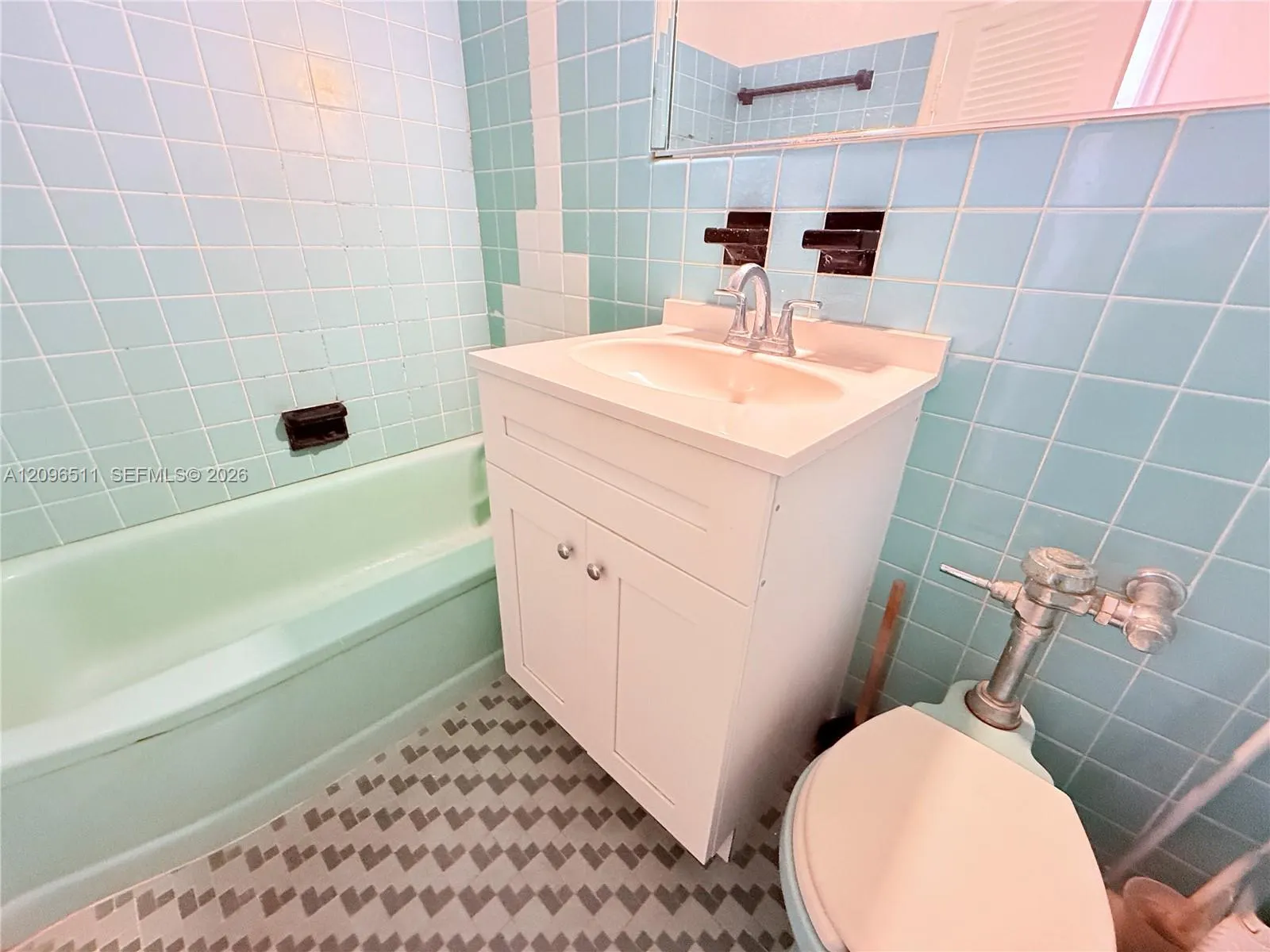 255 W 24th Street #435