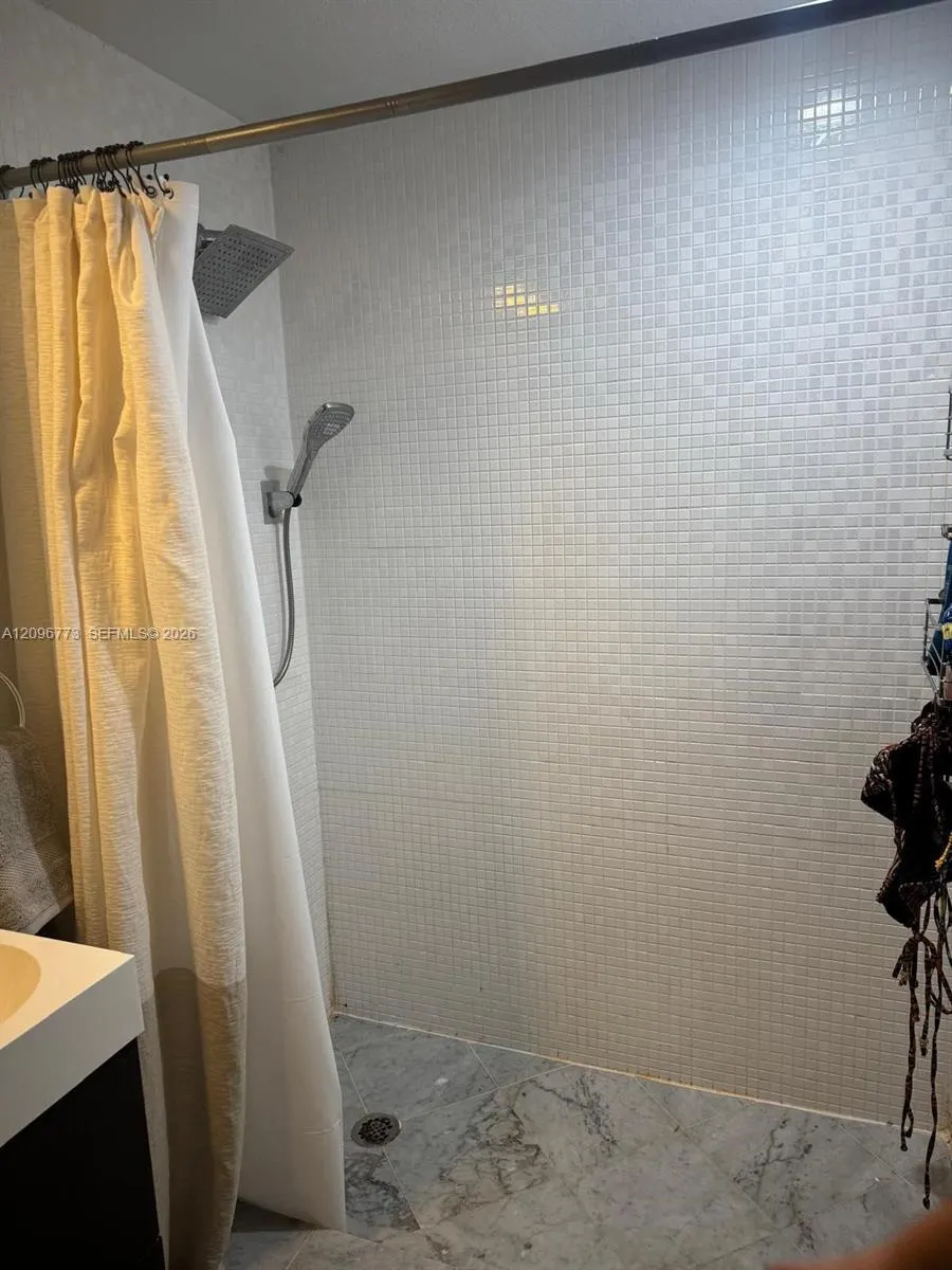 500 NE 29th Street #801