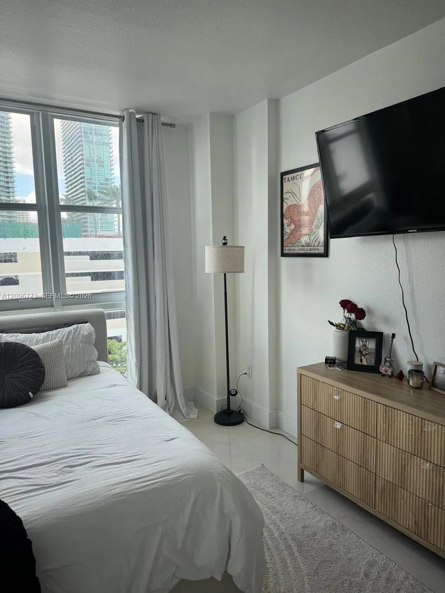 500 NE 29th Street #801
