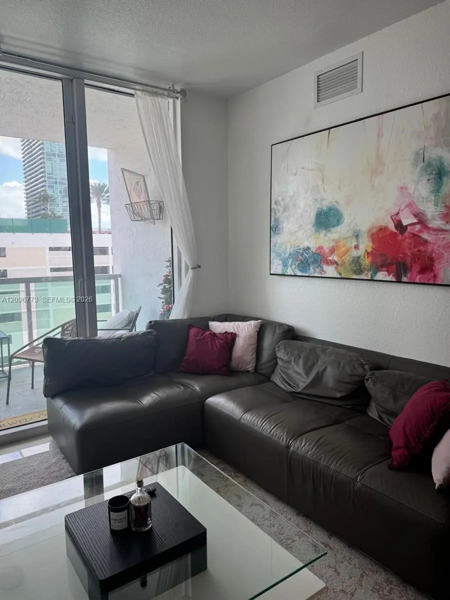 500 NE 29th Street #801
