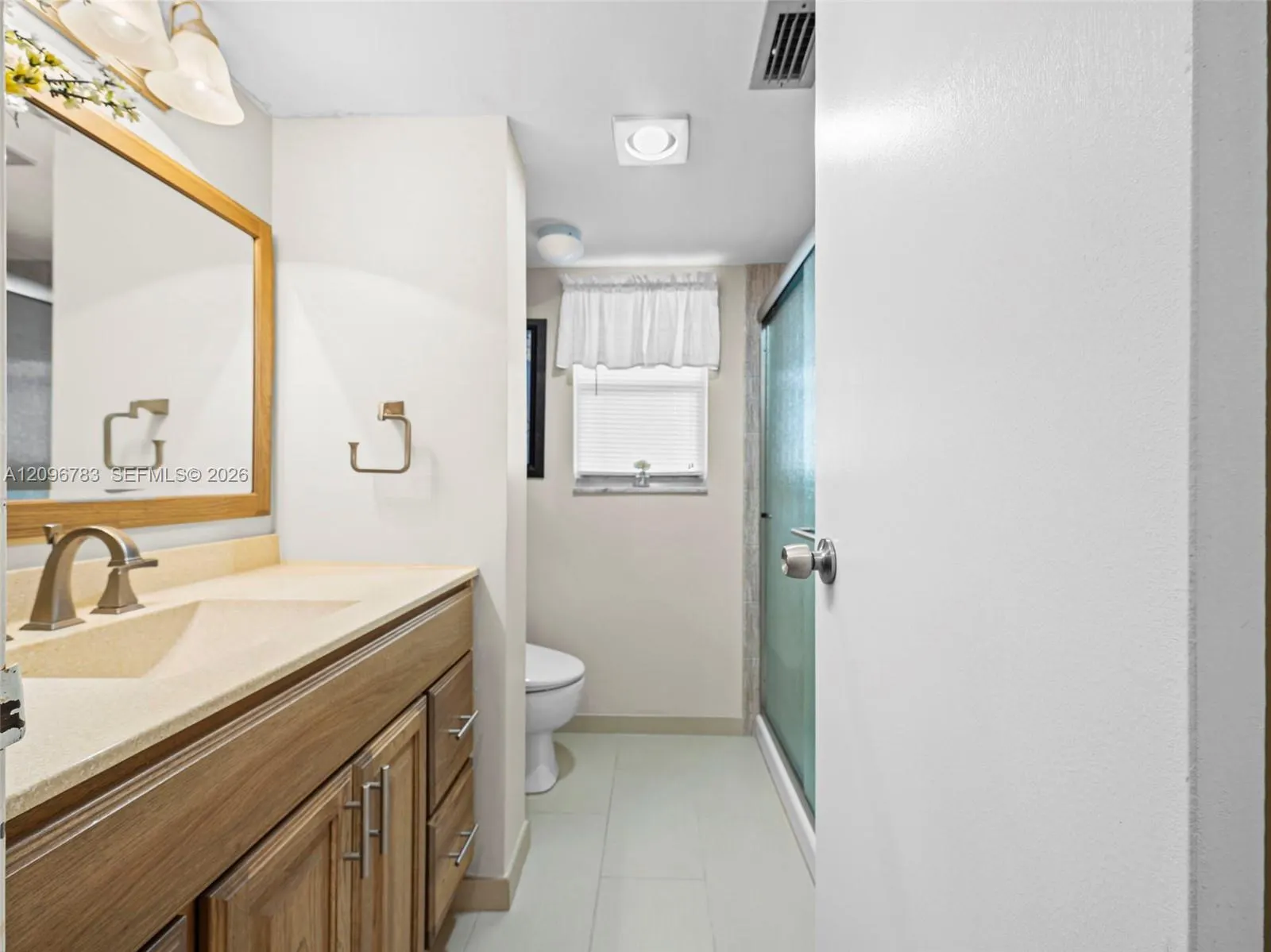 3661 Via Poinciana #401