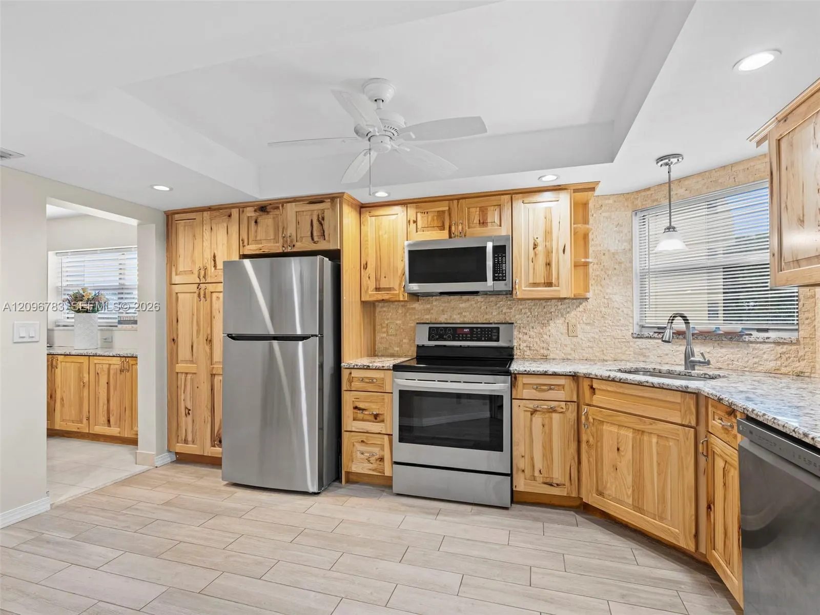 3661 Via Poinciana #401