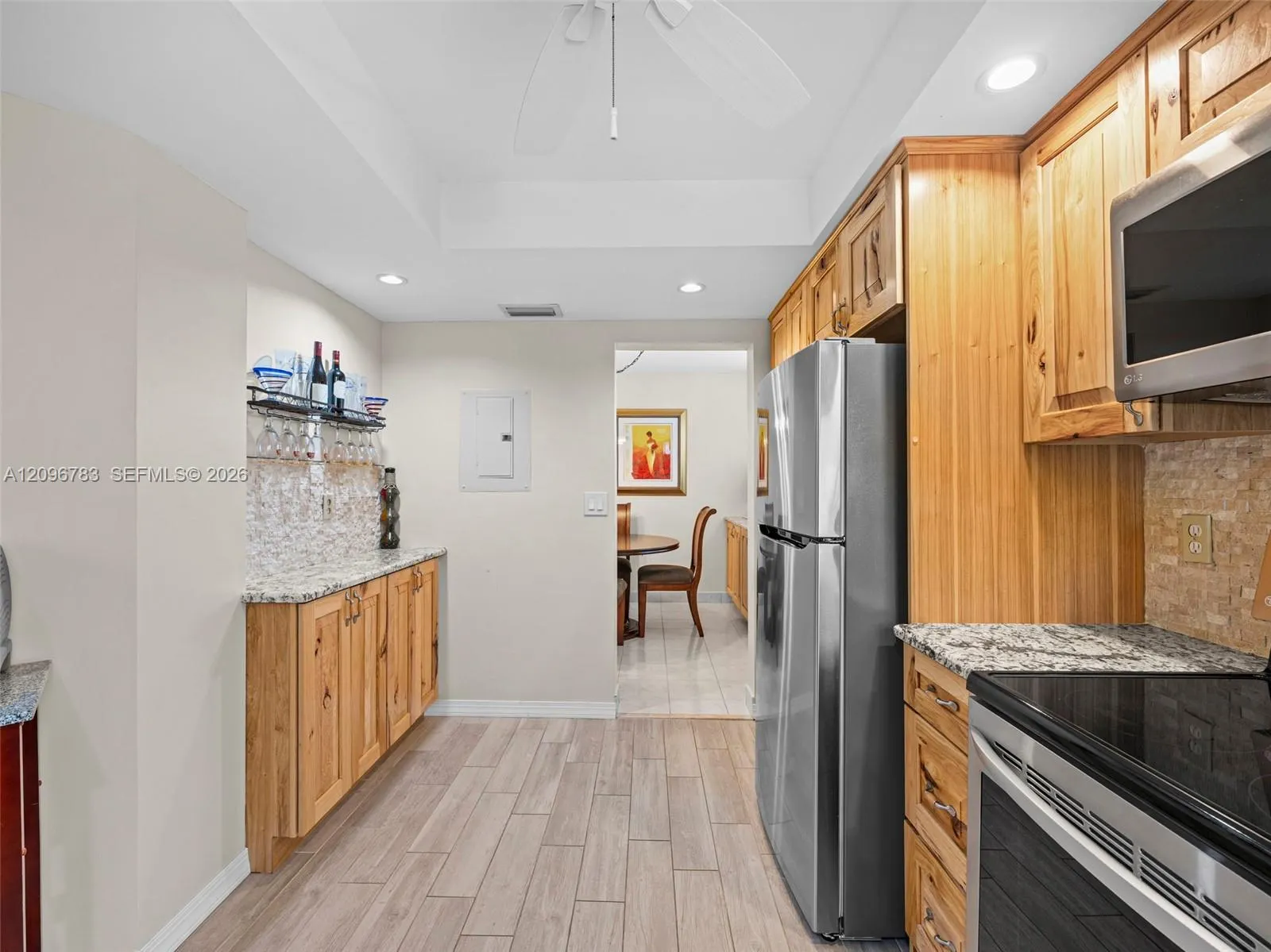 3661 Via Poinciana #401