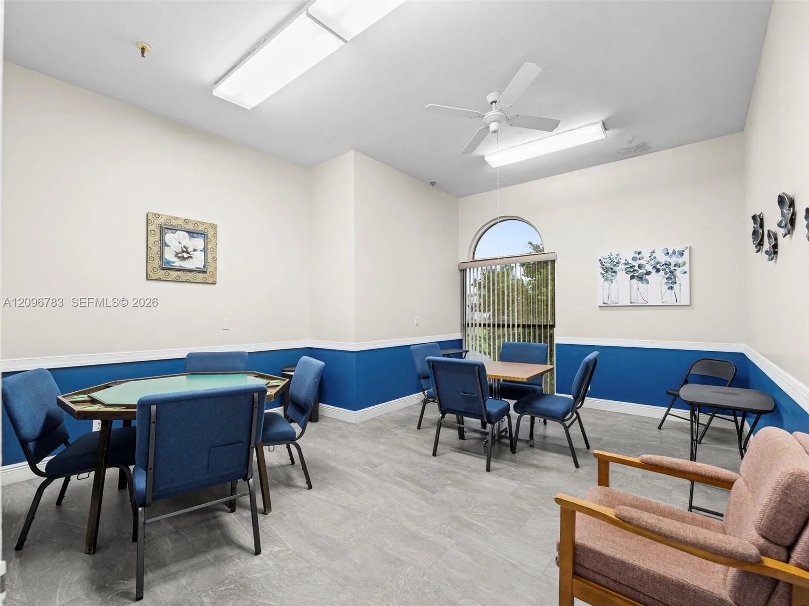 3661 Via Poinciana #401