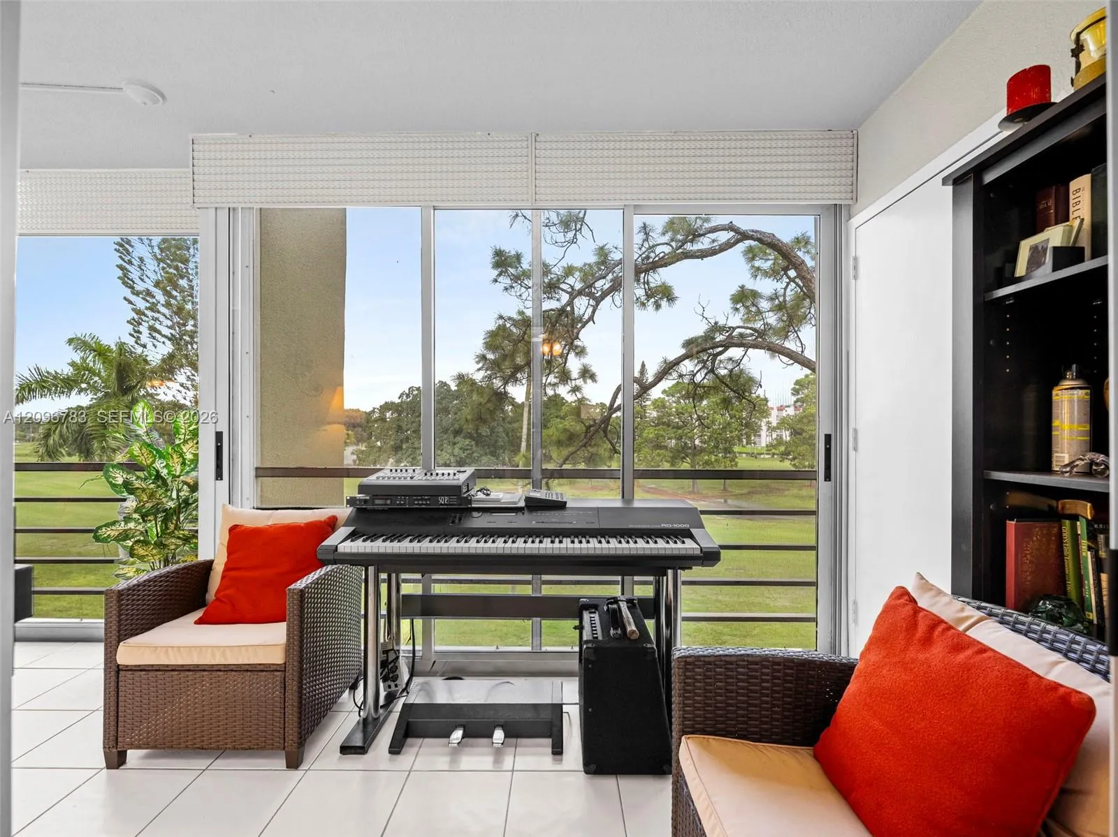 3661 Via Poinciana #401