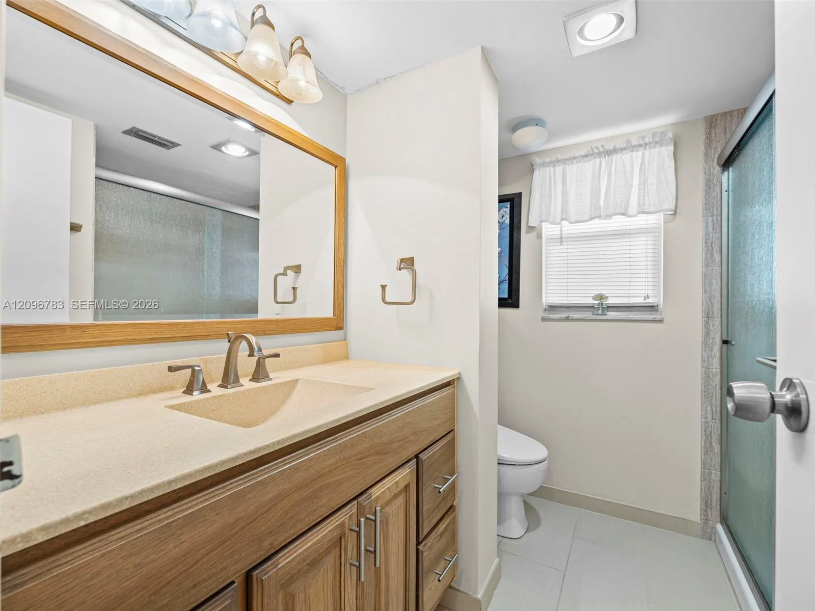 3661 Via Poinciana #401