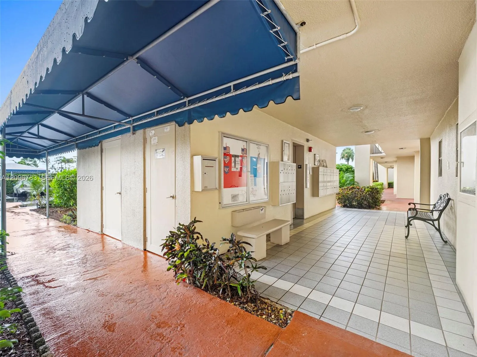 3661 Via Poinciana #401