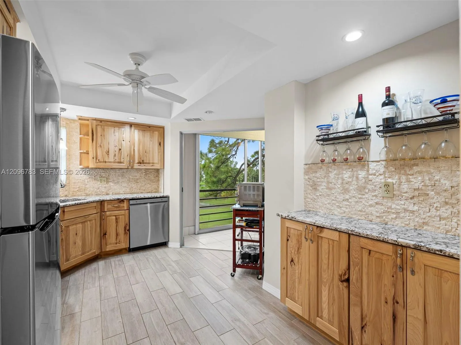 3661 Via Poinciana #401
