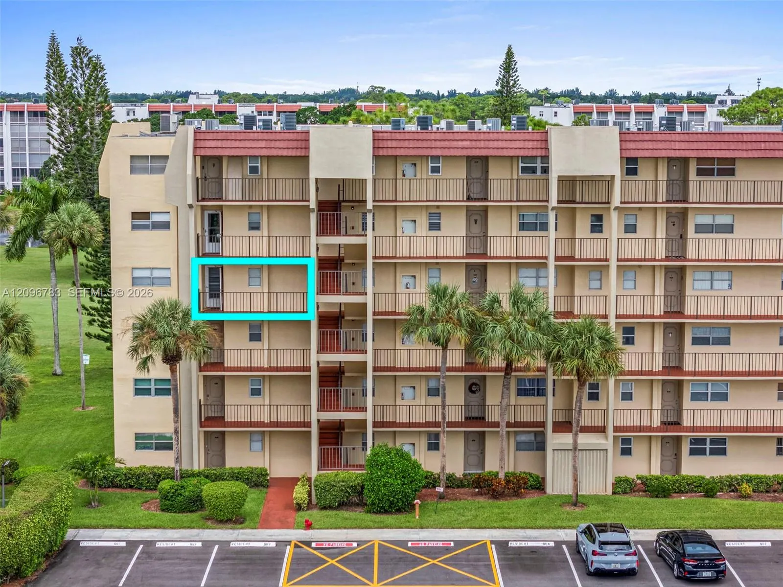 3661 Via Poinciana #401