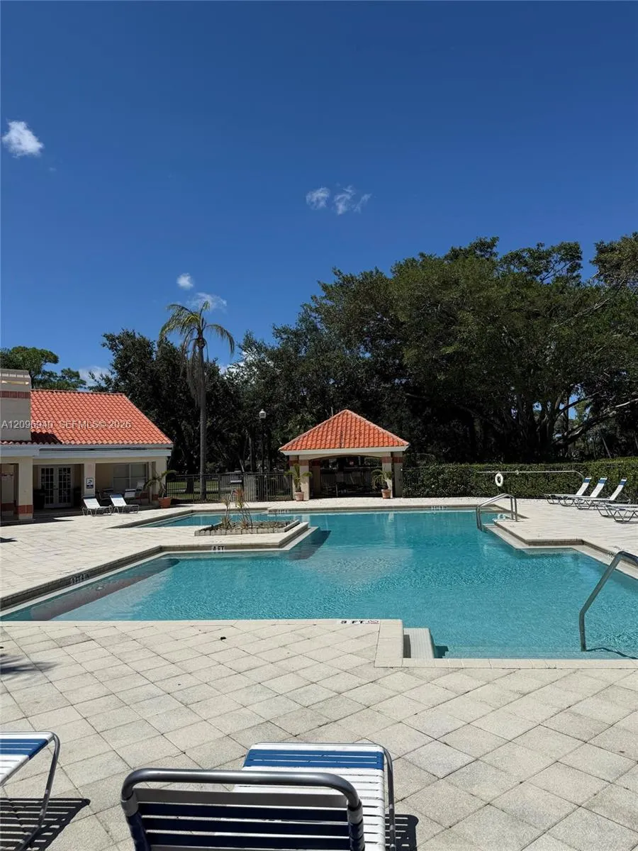 3450 N Pinewalk Drive N #421