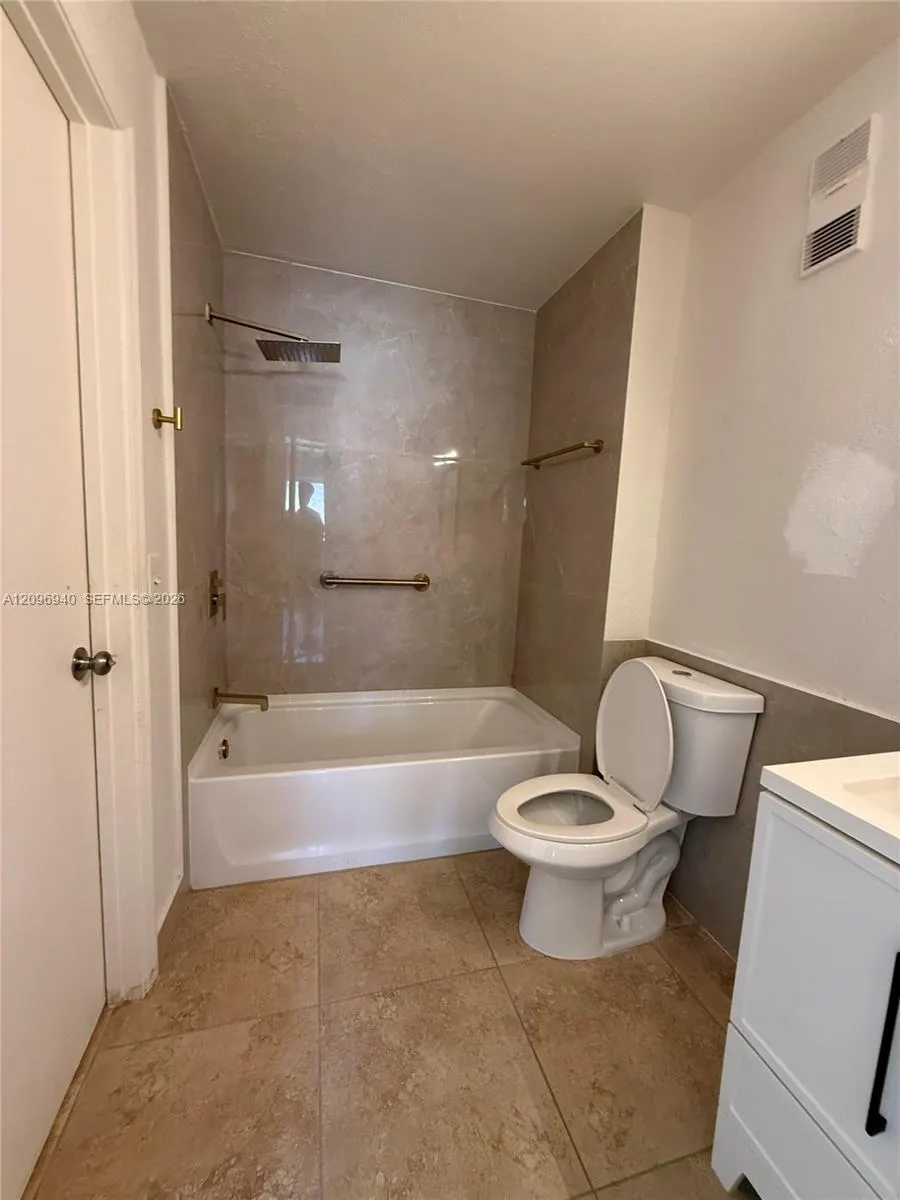 3450 N Pinewalk Drive N #421