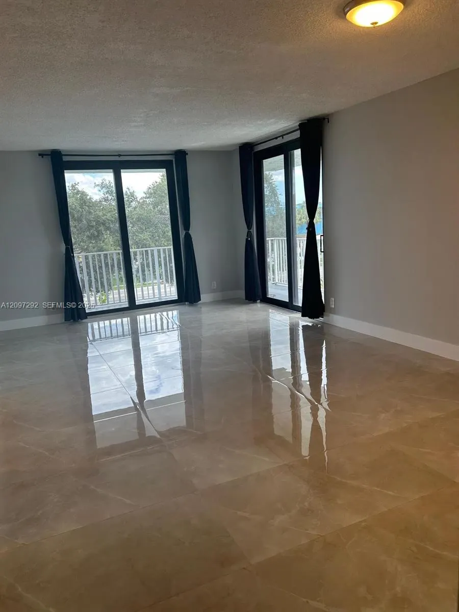 901 Hillcrest Drive #315