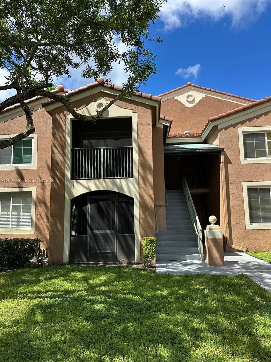 4820 N State Road 7 #10207