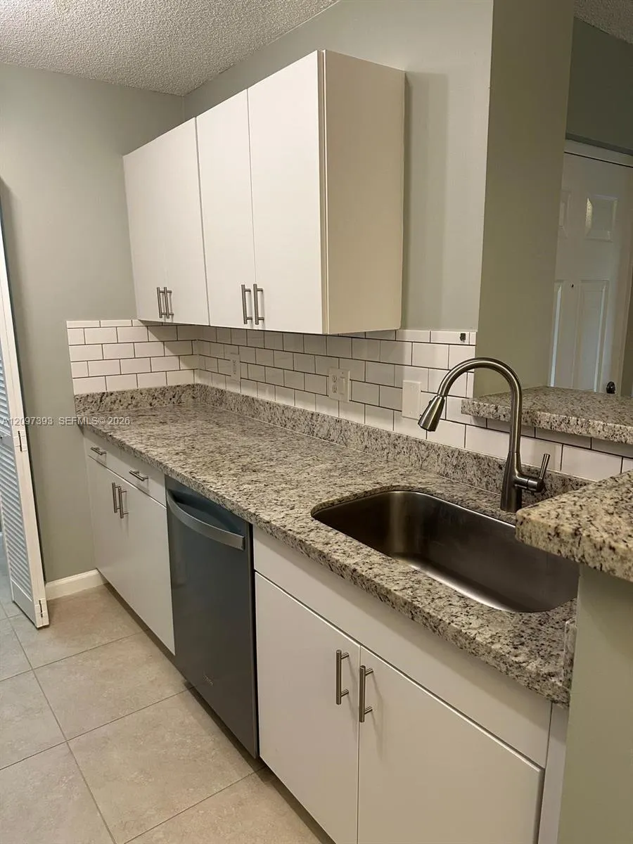 4820 N State Road 7 #10207