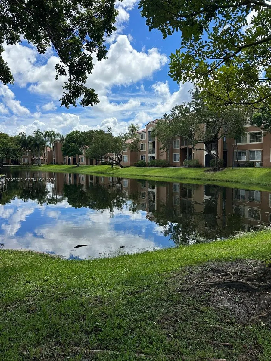 4820 N State Road 7 #10207