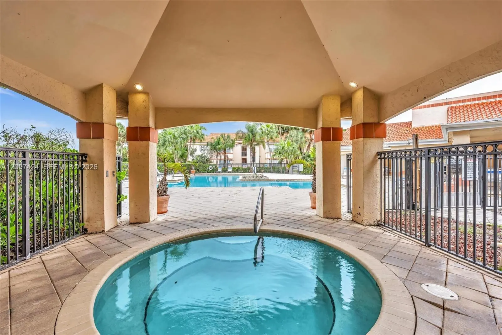 3370 N Pinewalk Drive N #1222