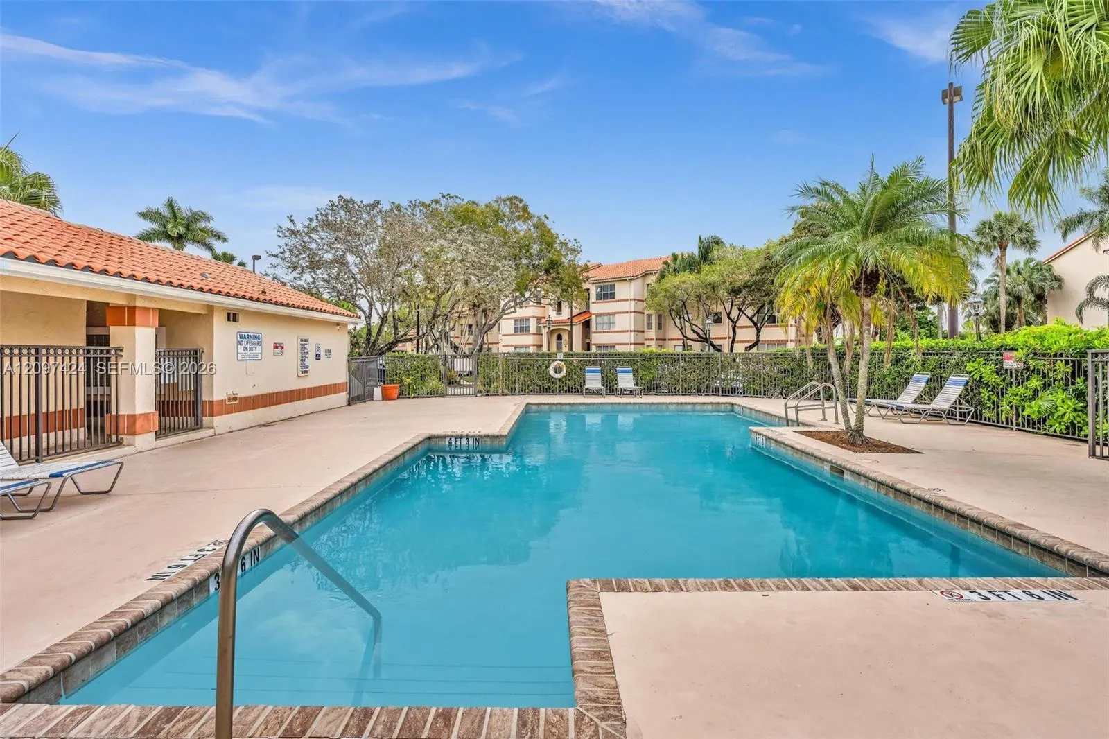 3370 N Pinewalk Drive N #1222